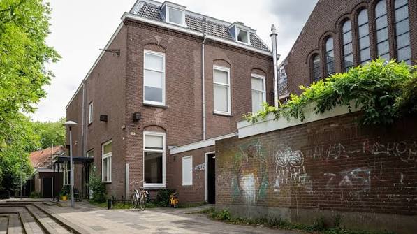 De Warmoes, Bollenhofsestraat 138